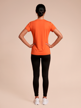 Lataa kuva gallerian katseluohjelmaan, Model Back: Uv Line Strandtop T-Shirt Uvpro Fem Pitanga Upf50+