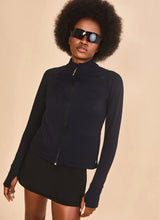 Lataa kuva gallerian katseluohjelmaan, Image 03: Uv Line Rashguard Jacket Fem New Fit Black Upf50+