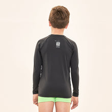 Lataa kuva gallerian katseluohjelmaan, Model Back: Uv Line Rashguard Acqua Qr Code Preto Upf50+
