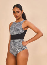 Lataa kuva gallerian katseluohjelmaan, Model Front: Uv Line Badeanzug Swimsuit Verena Asas Upf50+