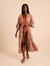 Lataa kuva gallerian katseluohjelmaan, Model Front: Uv Line Hemdblusenkleid Long Shirtdress Tie Dye Pitanga Upf50+
