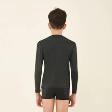 Lataa kuva gallerian katseluohjelmaan, Model Back: Uv Line Rashguard Longsleeve Uvpro Kids Black Upf50+