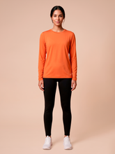 Lataa kuva gallerian katseluohjelmaan, Model Front: Uv Line Rashguard Longsleeve Uvpro Fem Pitanga Upf50+