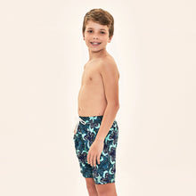Lataa kuva gallerian katseluohjelmaan, Image 02: Uv Line Jungen-Badehose Shorts Aqua Hibiscus Kids Upf50+
