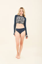 Lataa kuva gallerian katseluohjelmaan, Model Front: Uv Line Set Set Dalia Marinho Upf50+