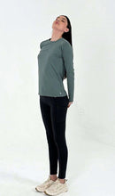 Lataa kuva gallerian katseluohjelmaan, Product Front: Uv Line Rashguard Longsleeve Fem New Fit Textura Verde Jade Upf50+
