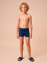 Lataa kuva gallerian katseluohjelmaan, Model Front: Uv Line Jungen-Badehose Swim Trunks Kids Pirates Fun Upf50+