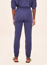 Lataa kuva gallerian katseluohjelmaan, Model Back: Uv Line Strandhosen Pants Fem Basic Navy Blue Upf50+