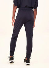 Lataa kuva gallerian katseluohjelmaan, Model Back: Uv Line Strandhosen Pants Fem Basic Black Upf50+