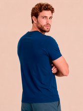 Lataa kuva gallerian katseluohjelmaan, Model Back: Uv Line T-Shirts Für Herren T-Shirt Uvpro Masc Cobalt Upf50+