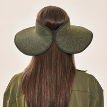 Lataa kuva gallerian katseluohjelmaan, Model Back: Uv Line Visor Visor Siena Imp Fem Militar Green Upf50+