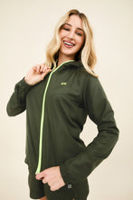 Lataa kuva gallerian katseluohjelmaan, Gallery: Uv Line Fitness-Cover-Up Bag-Foldable Windbreaker Jacket Verde Militar