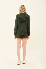 Lataa kuva gallerian katseluohjelmaan, Model Back: Uv Line Fitness-Cover-Up Bag-Foldable Windbreaker Jacket Verde Militar