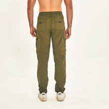 Lataa kuva gallerian katseluohjelmaan, Model Back: Uv Line Fitness-Shorts Chelsea Verde Militar Upf50+