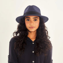 Lataa kuva gallerian katseluohjelmaan, Model Front: Uv Line Panamahut Hat Shanghai Imp Uni Navy Blue Upf50+

