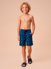 Lataa kuva gallerian katseluohjelmaan, Model Front: Uv Line Jungen-Badehose Shorts Acqua Kids Pirates Fun Upf50+
