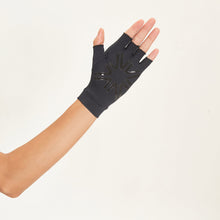Lataa kuva gallerian katseluohjelmaan, Model Back: Uv Line Handschuhe Short Gloves Uni Black Upf50+
