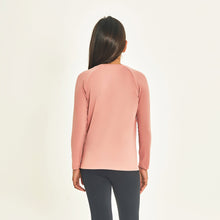 Lataa kuva gallerian katseluohjelmaan, Model Back: Uv Line Rashguard Longsleeve Uprpo Inf Rose Upf50+
