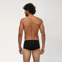 Lataa kuva gallerian katseluohjelmaan, Model Back: Uv Line Sunga / Boxer Swim Trunks Masc Black Upf50+
