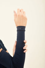 Lataa kuva gallerian katseluohjelmaan, Model Front: Uv Line Handschuhe Sun-Protection Sleeve Navy Upf50+
