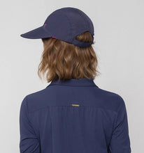 Lataa kuva gallerian katseluohjelmaan, Model Back: Uv Line Mützen Visor Capri Colors Nac Fem Navy Blue Rose Upf50+
