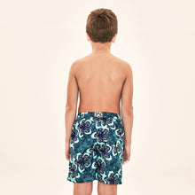 Lataa kuva gallerian katseluohjelmaan, Model Back: Uv Line Jungen-Badehose Shorts Aqua Hibiscus Kids Upf50+
