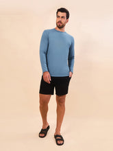 Lataa kuva gallerian katseluohjelmaan, Model Front: Uv Line Rashguard Longsleeve Uvpro Masc Indigo Upf50+
