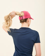 Lataa kuva gallerian katseluohjelmaan, Beach Tennis Cap Fuchsia UPF50+
