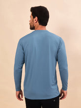 Lataa kuva gallerian katseluohjelmaan, Model Back: Uv Line Rashguard Longsleeve Uvpro Masc Indigo Upf50+
