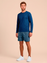 Lataa kuva gallerian katseluohjelmaan, Model Front: Uv Line Rashguard Longsleeve Uvpro Masc Cobalt Upf50+
