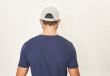 Lataa kuva gallerian katseluohjelmaan, Model Back: Uv Line Mützen Cap Uv Pro Masc Grey Upf50+
