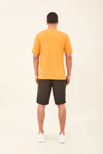 Lataa kuva gallerian katseluohjelmaan, Model Back: Uv Line T-Shirts Für Herren T-Shirt Uvpro Masc Orange Upf50+
