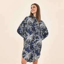 Lataa kuva gallerian katseluohjelmaan, Model Front: Uv Line Hemdblusenkleid Shirtdress Ipanema Coqueiros Marinho Upf50+
