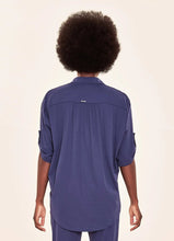 Lataa kuva gallerian katseluohjelmaan, Model Back: Uv Line Hemdblusenkleid Shirt Copa Navy Blue Upf50+
