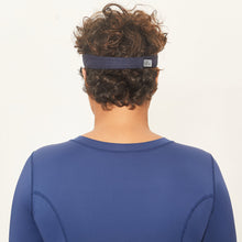 Lataa kuva gallerian katseluohjelmaan, Model Back: Uv Line Visor Visor Athletic Dry Fem Navy Blue Upf50+
