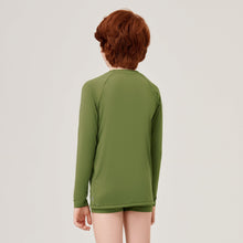 Lataa kuva gallerian katseluohjelmaan, Model Back: Uv Line Rashguard Longsleeve Uvrpo Inf Verde Militar Upf50+
