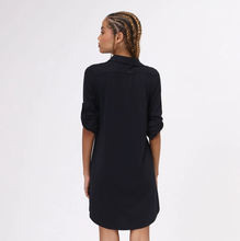 Lataa kuva gallerian katseluohjelmaan, Model Back: Uv Line Hemdblusenkleid Shirtdress Copenhagen Fem Black Upf50+
