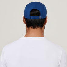 Lataa kuva gallerian katseluohjelmaan, Model Back: Uv Line Mützen Cap Athletic Dry 2021 Masc Nav Yblue Upf50+

