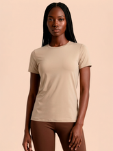 Lataa kuva gallerian katseluohjelmaan, Gallery: Uv Line Rashguard T-Shirt Fem New Fit Fem Sand Upf50+
