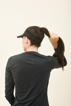 Lataa kuva gallerian katseluohjelmaan, Model Back: Uv Line Visor Visor Elastic Preto Upf50+
