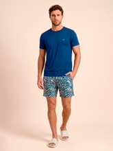 Lataa kuva gallerian katseluohjelmaan, Model Front: Uv Line Bermuda-Shorts Shorts Acqua Boxer Tie Dye Blue Upf50+
