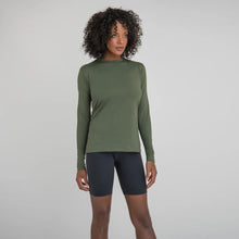 Lataa kuva gallerian katseluohjelmaan, Image 02: Uv Line Rashguard Longsleeve Uvpro Fem Verde Militar Upf50+
