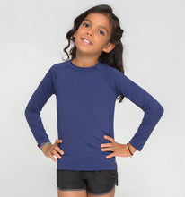 Lataa kuva gallerian katseluohjelmaan, Model Front: Uv Line Rashguard Longsleeve Uvpro Kids Navy Blue Upf50+
