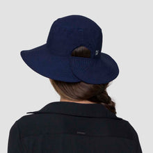 Lataa kuva gallerian katseluohjelmaan, Model Back: Uv Line Eimerhut Hat California Nac Fem Navy Blue Upf50+
