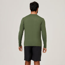 Lataa kuva gallerian katseluohjelmaan, Model Back: Uv Line Rashguard Longsleeve Uvpro Green Militar Upf50+
