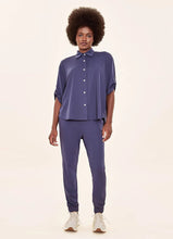 Lataa kuva gallerian katseluohjelmaan, Model Front: Uv Line Hemdblusenkleid Shirt Copa Navy Blue Upf50+
