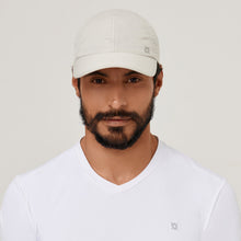 Lataa kuva gallerian katseluohjelmaan, Model Front: Uv Line Mützen Cap Uv Pro Masc Sand Upf50+
