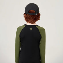 Lataa kuva gallerian katseluohjelmaan, Model Back: Uv Line Mützen Cap Teens Colors Inf Black Upf50+
