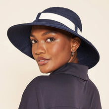 Lataa kuva gallerian katseluohjelmaan, Model Back: Uv Line Schlapphut Hat Paris Ville L Fem Blue White Upf50+
