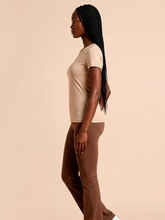 Lataa kuva gallerian katseluohjelmaan, Image 03: Uv Line Rashguard T-Shirt Fem New Fit Fem Sand Upf50+
